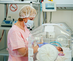 新生儿重症监护病房护士与新生儿重症监护病房患者